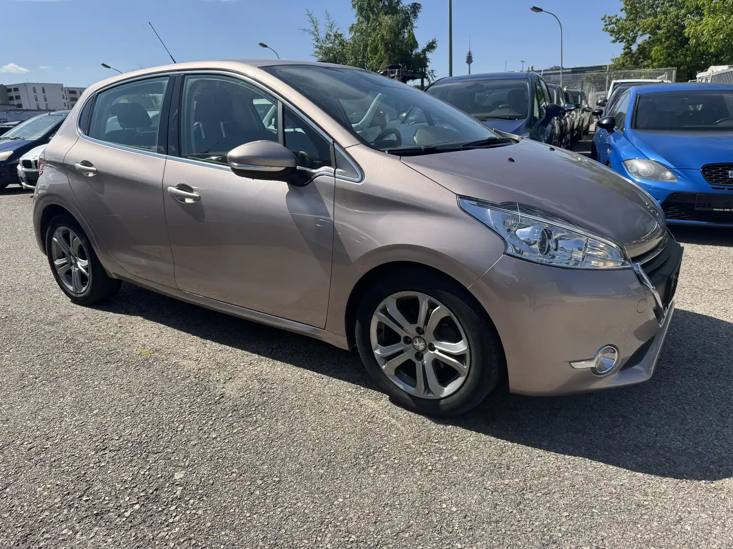 Peugeot 208 Active,automatik,zahnriemen gewechselt59000km - 1