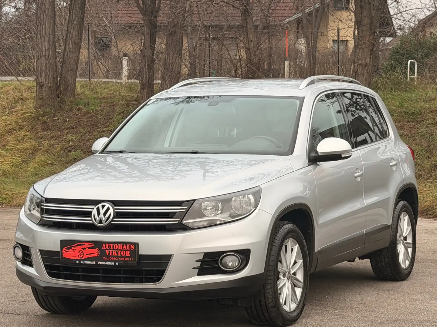Volkswagen Tiguan Sport 2.0 TDI*Wenig km,12 Monate Garantie Grau - 1