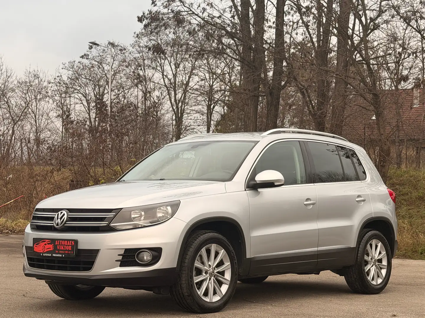 Volkswagen Tiguan Sport 2.0 TDI*Wenig km,12 Monate Garantie Grau - 2