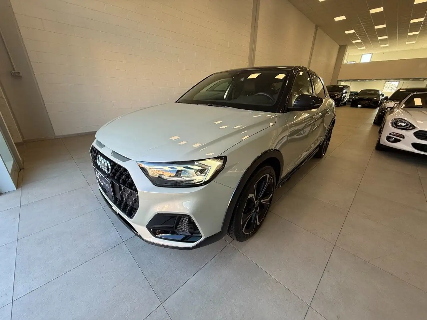 Audi A1 allstreet 30 TFSI S tronic Identity Contrast Grigio - 2