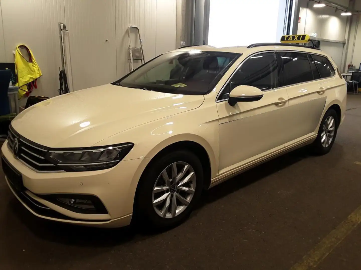Volkswagen Passat Variant 2.0TDi DSG TAXI-PAKET/TAXAMETER Amarillo - 1
