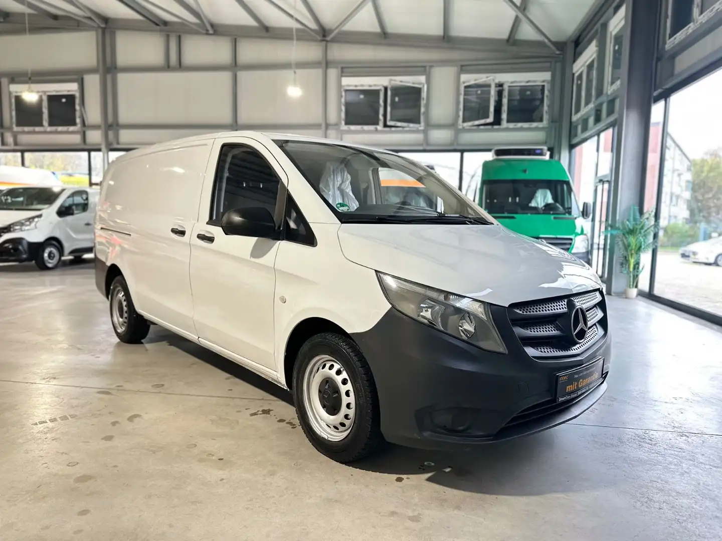 Mercedes-Benz Vito Kasten 109 CDI FWD lang*TÜV*AHK*NEUES MODEL Weiß - 1