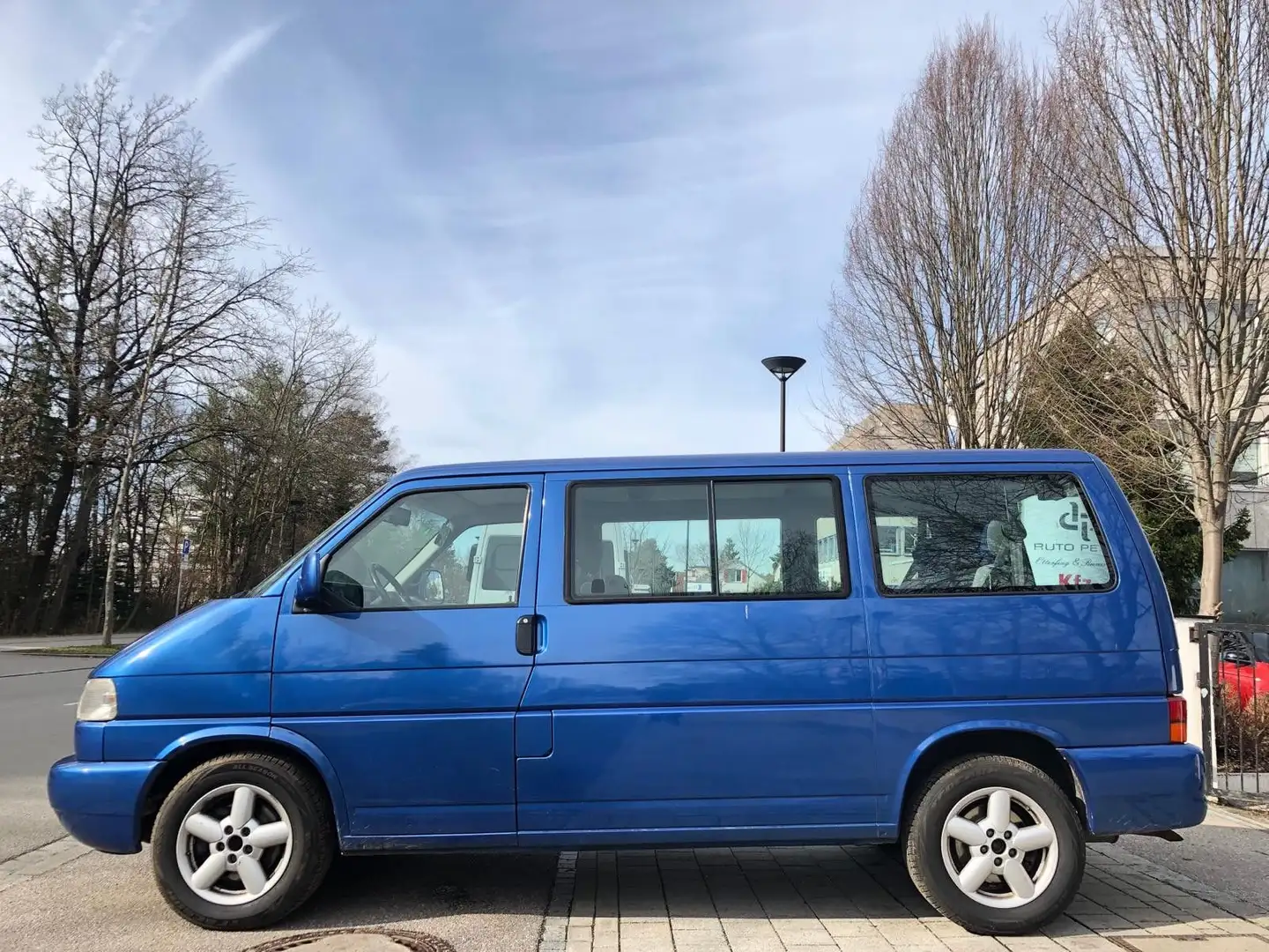 Volkswagen T4 Multivan Atlantis - 1.Hand - TÜV  - Kein Rost Modrá - 2