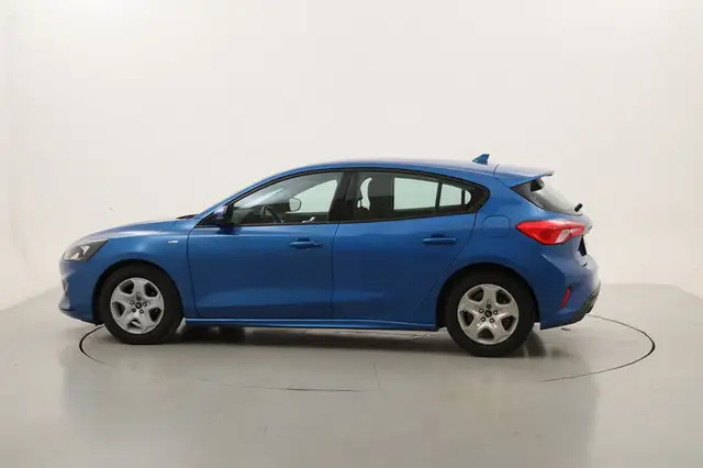 Ford Focus view 2