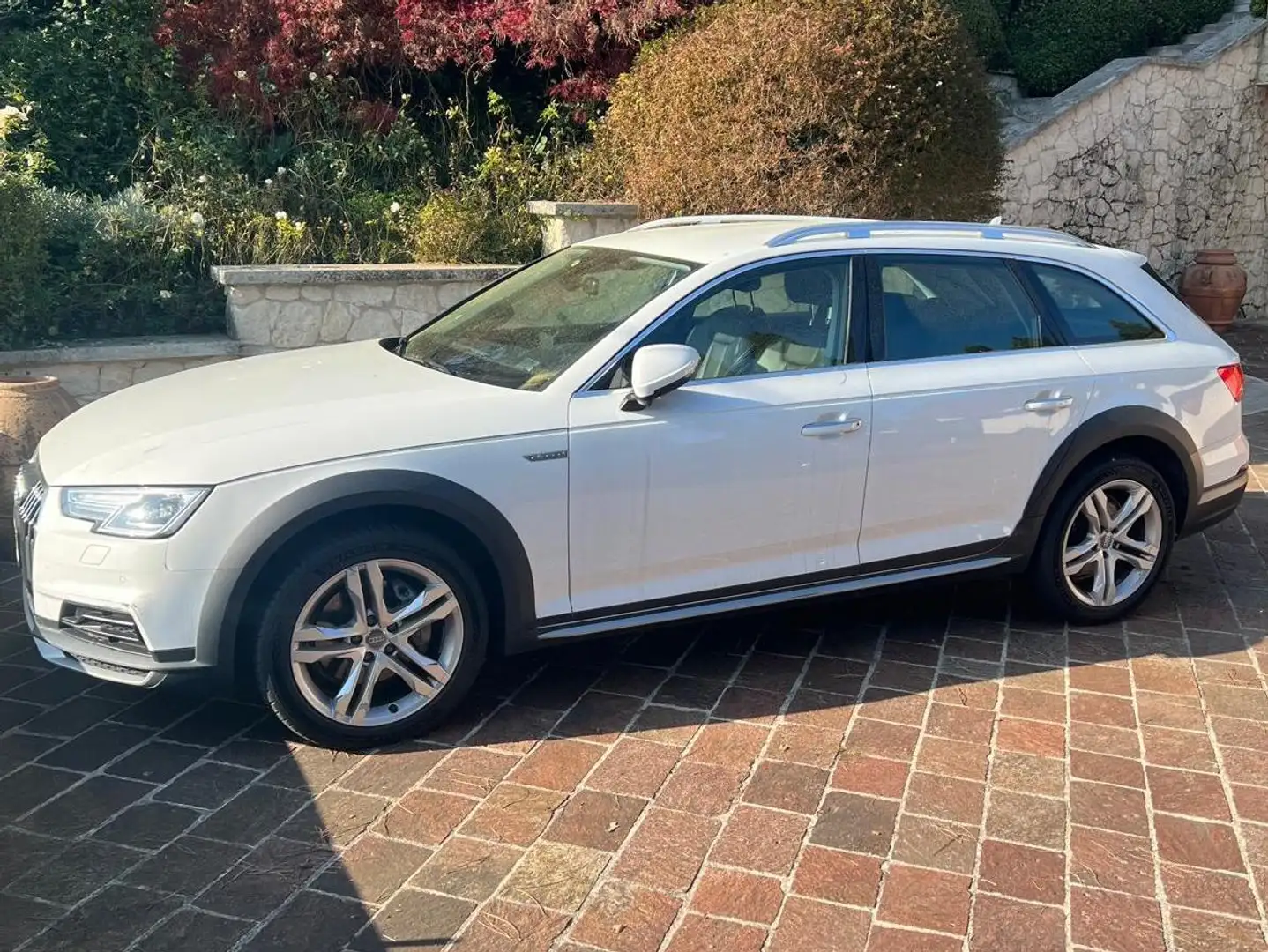 Audi A4 allroad A4 V 2016 Allroad Quattro 40 2.0 tdi 190CV Bianco - 1