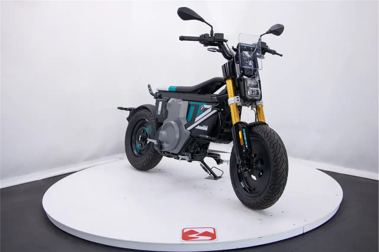 BMW CE 02
