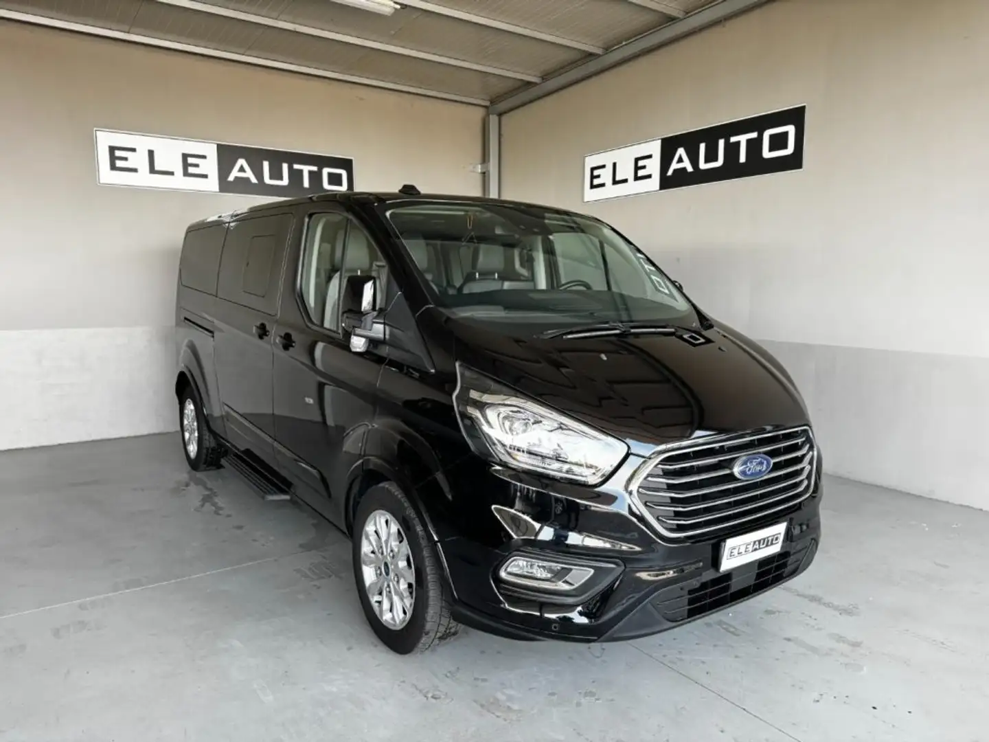 Ford Tourneo Custom 320 2.0 EcoBlue185CV MHEV PL Titanium 9POSTI-Pelle Чорний - 1