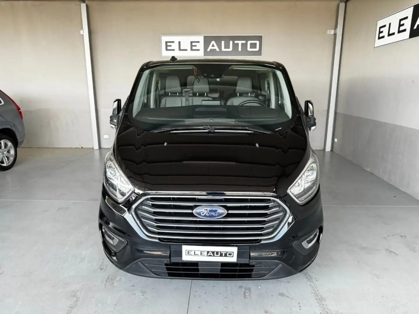 Ford Tourneo Custom 320 2.0 EcoBlue185CV MHEV PL Titanium 9POSTI-Pelle Чорний - 2