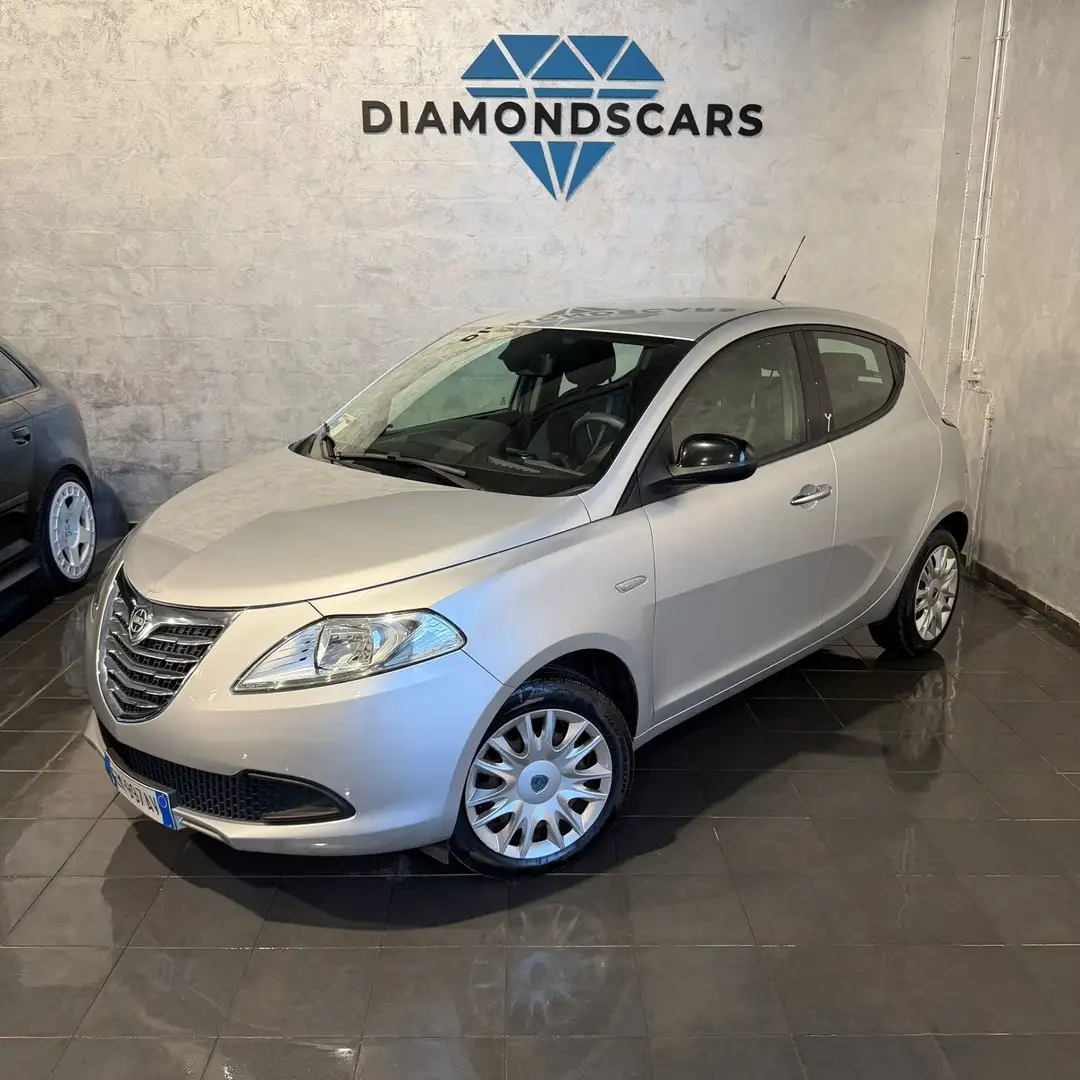 Lancia Ypsilon Ypsilon 1.2 69 CV 5 porte S&S Silver Argent - 1