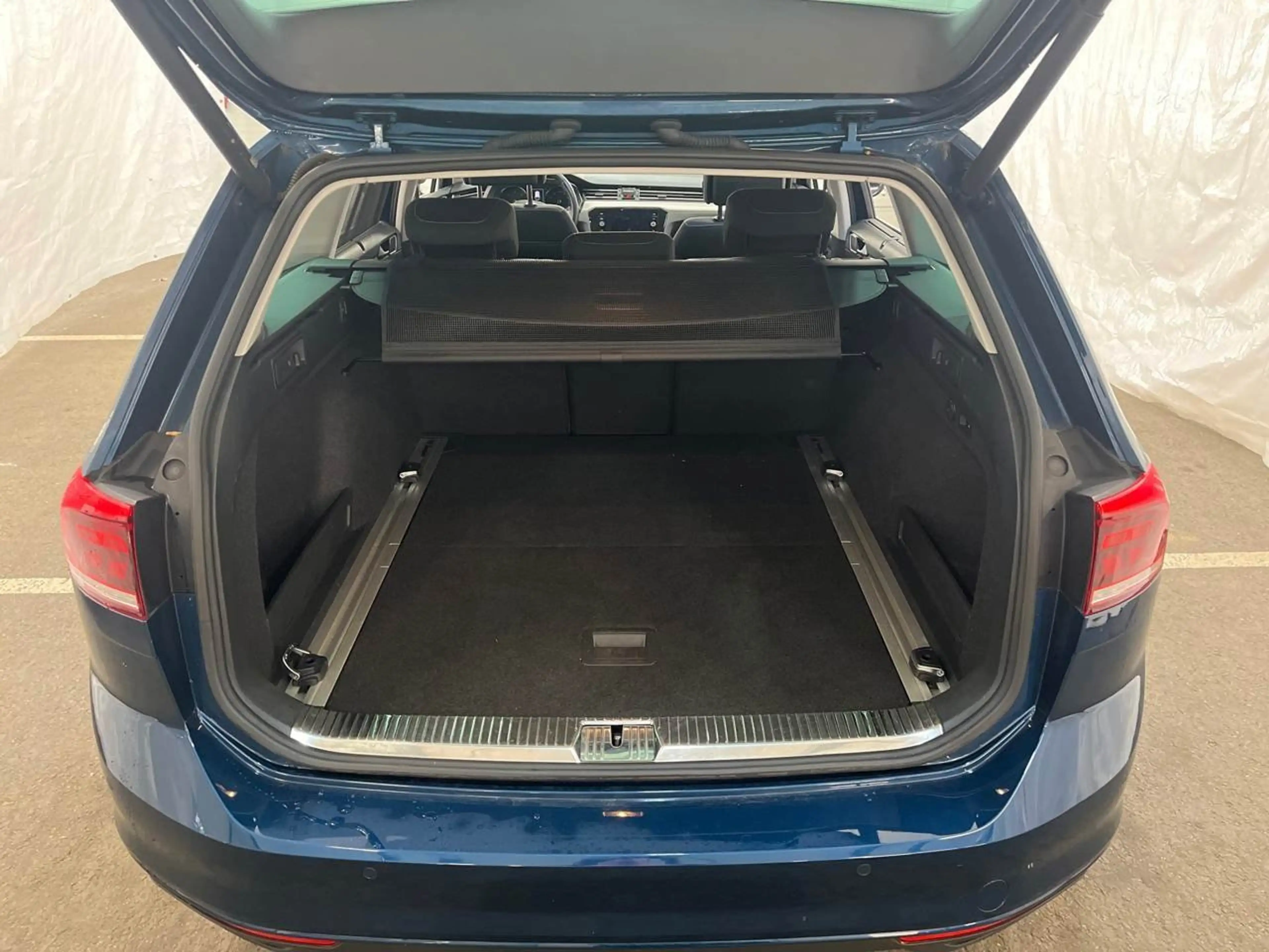 Volkswagen Passat Variant 2.0 TDI BMT Business R-Line AHK — photo 14