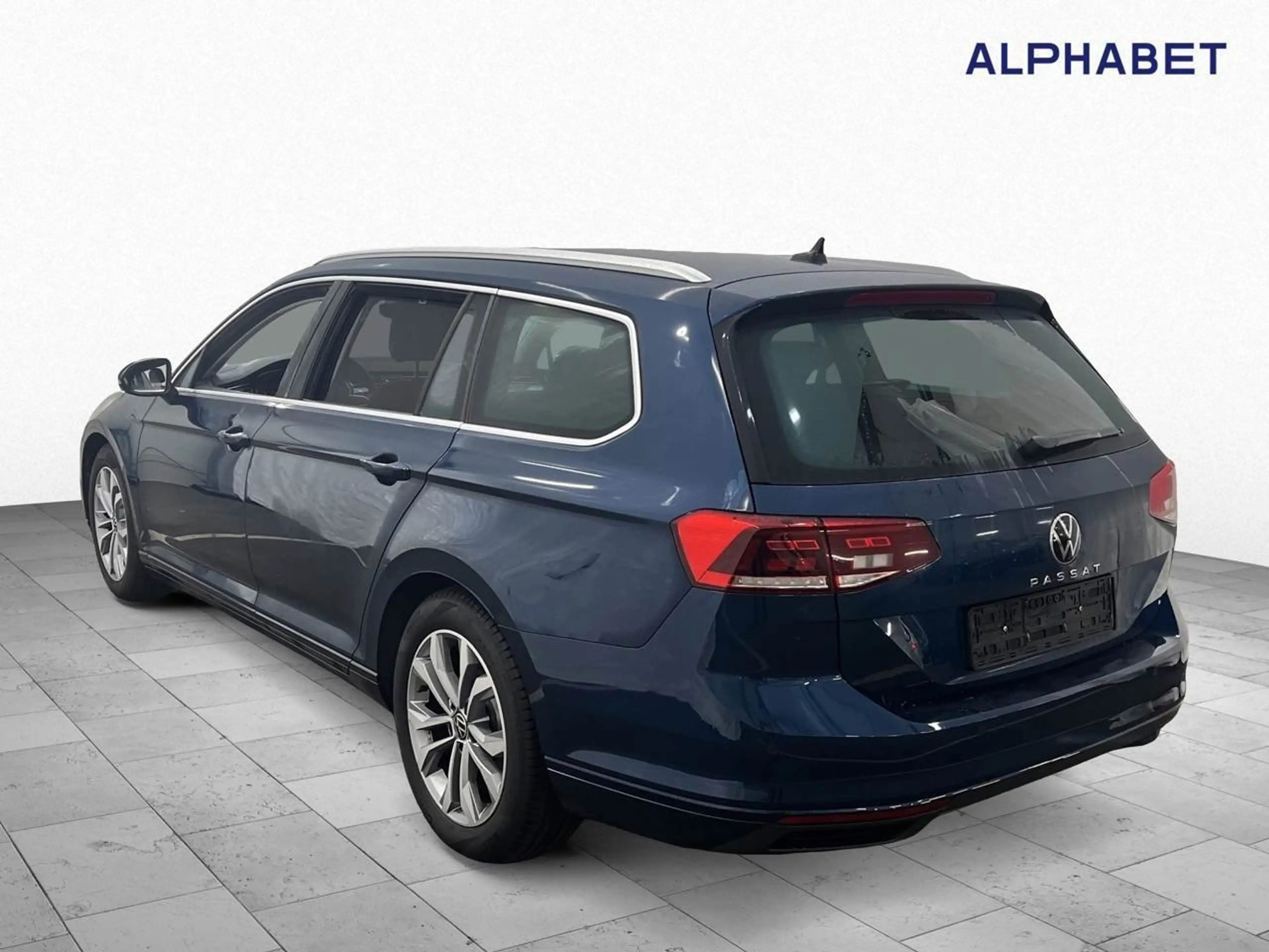 Volkswagen Passat Variant 2.0 TDI BMT Business R-Line AHK — photo 9