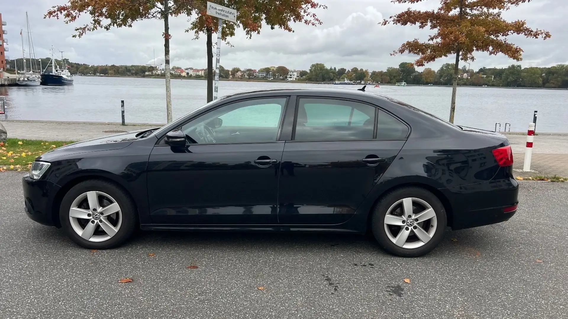 Volkswagen Jetta VI Comfortline Klima DEKRA HU NEU Schwarz - 2