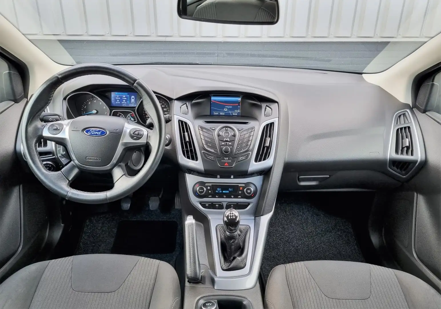 Ford Focus 1.0 5 deurs EcoBoost Titanium | CRUISE CONTROL | Grijs - 2