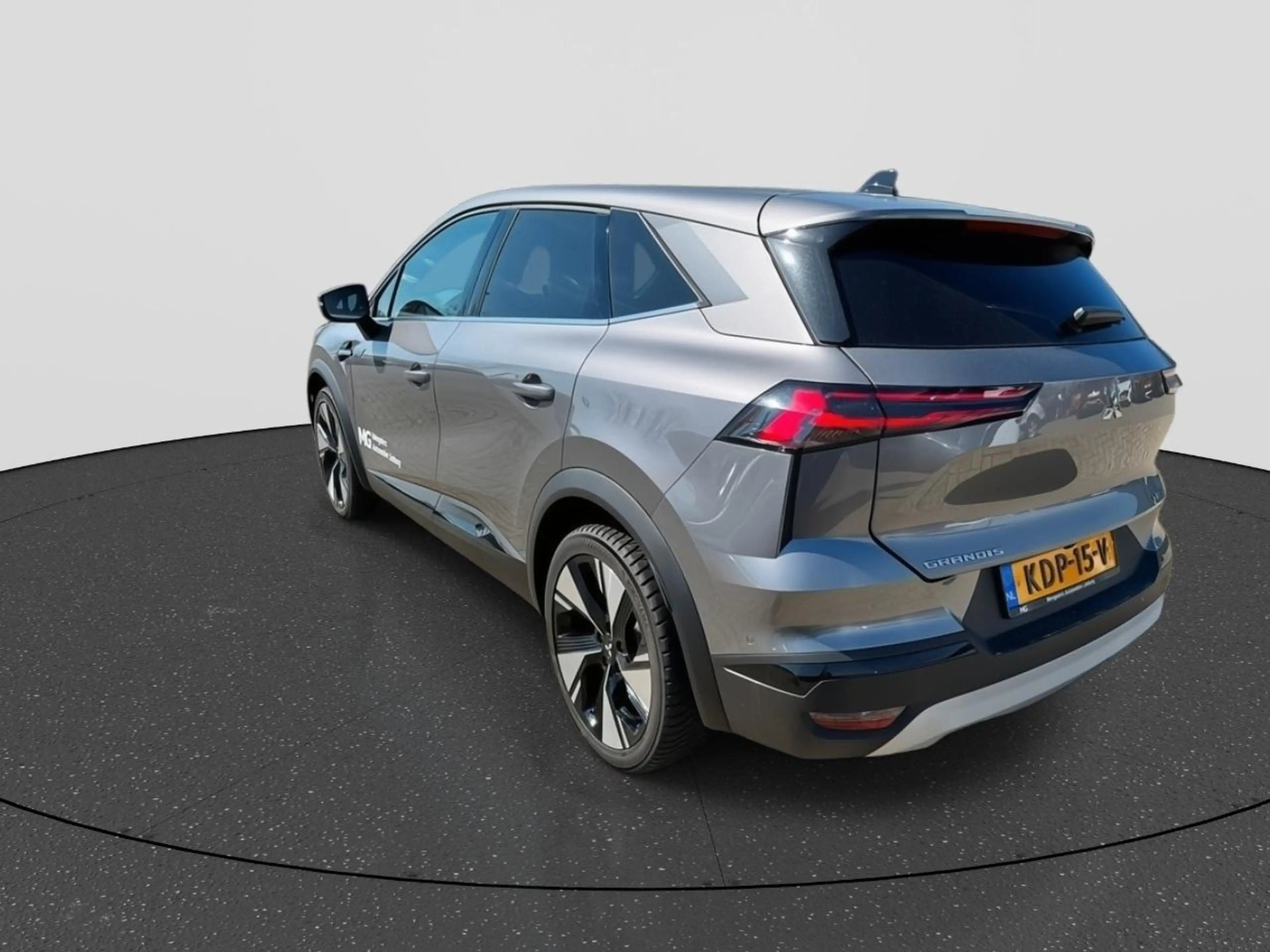 Mitsubishi Grandis 1.8 HEV Instyle | Rijklaar | Demo | All Season ban — photo 3