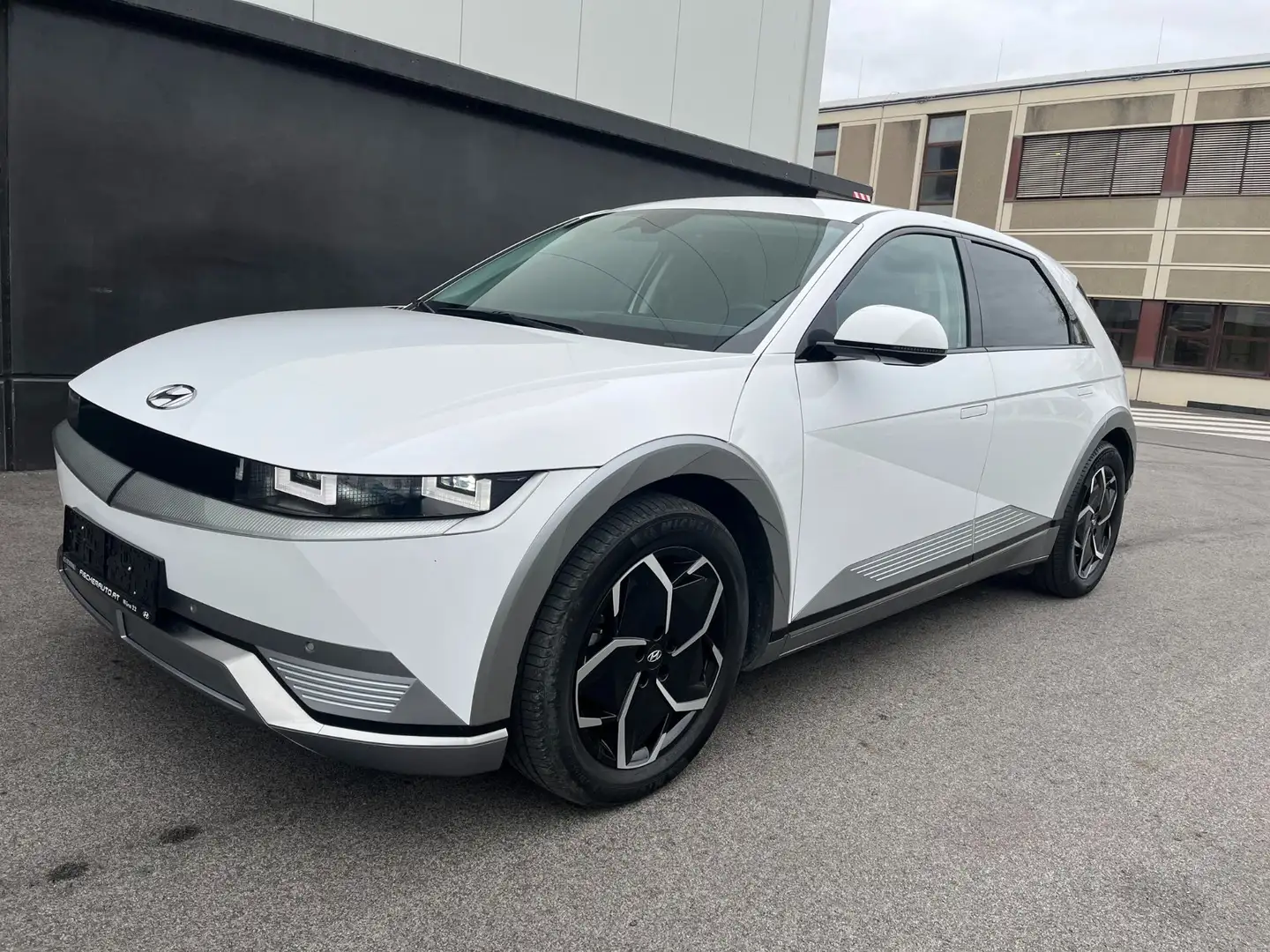 Hyundai IONIQ 5 Elektro 73kWh Plus Line Long Range Aut. Weiß - 1