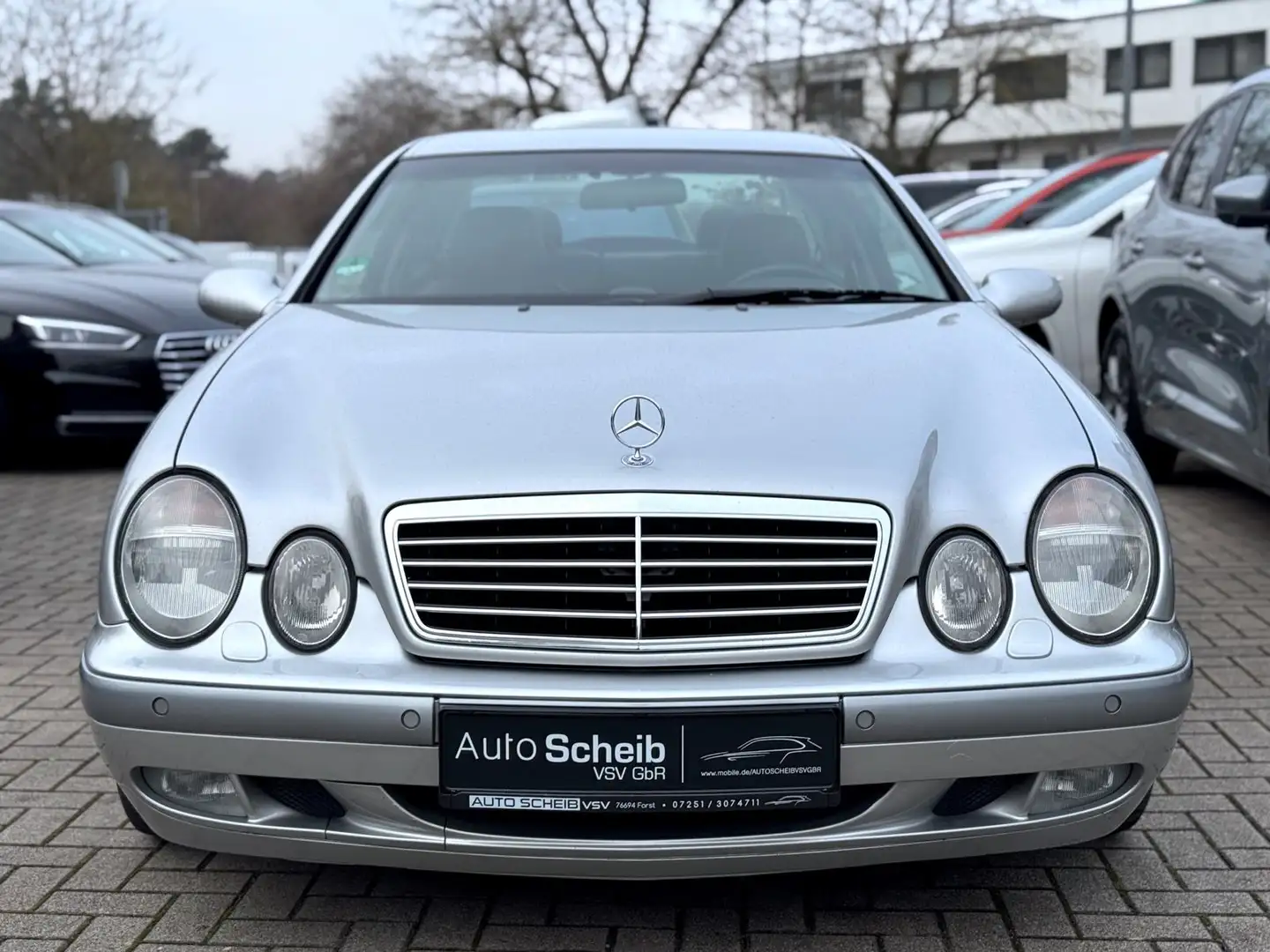 Mercedes-Benz CLK 320 ELEGANCE*Vollleder*SHZ*PDC*gepflegt! Silber - 2