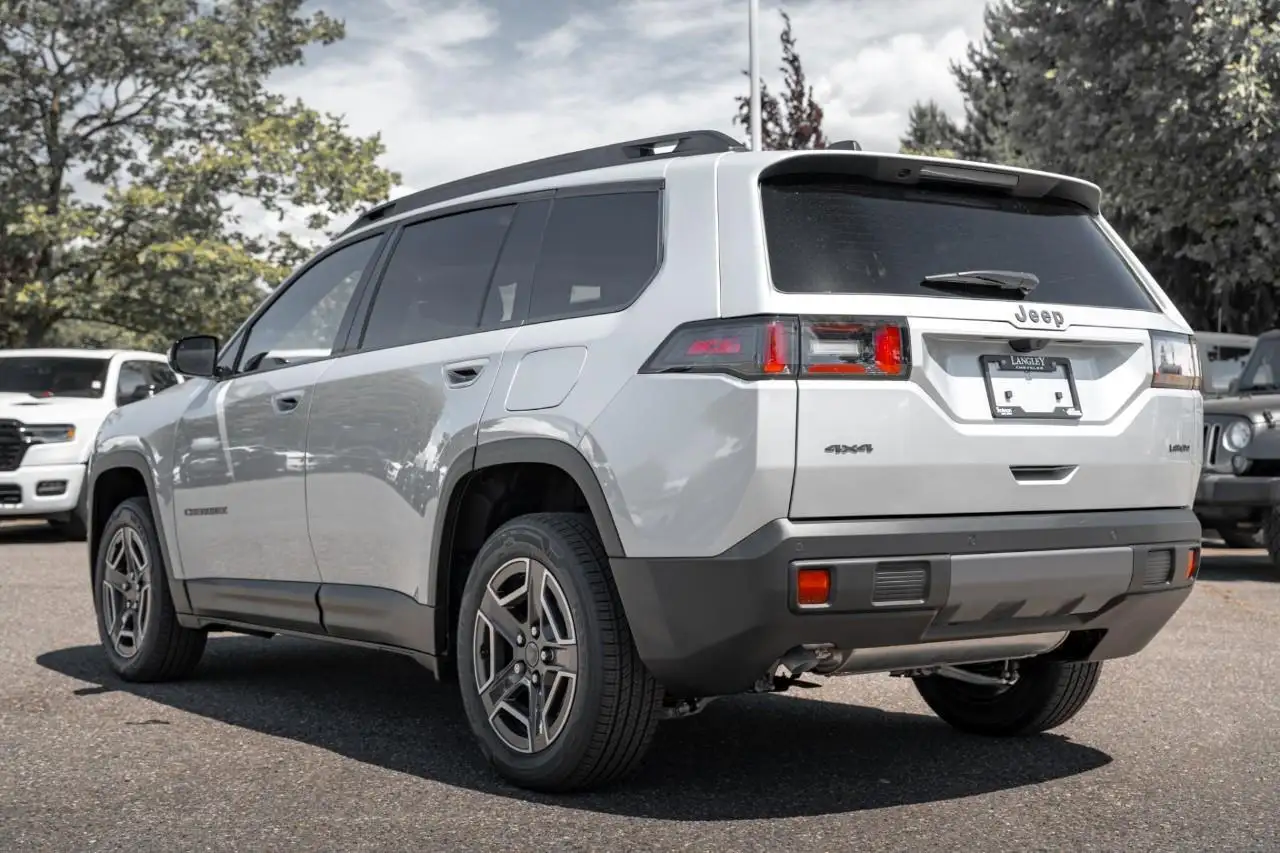 Jeep Cherokee снимка Jeep Cherokee