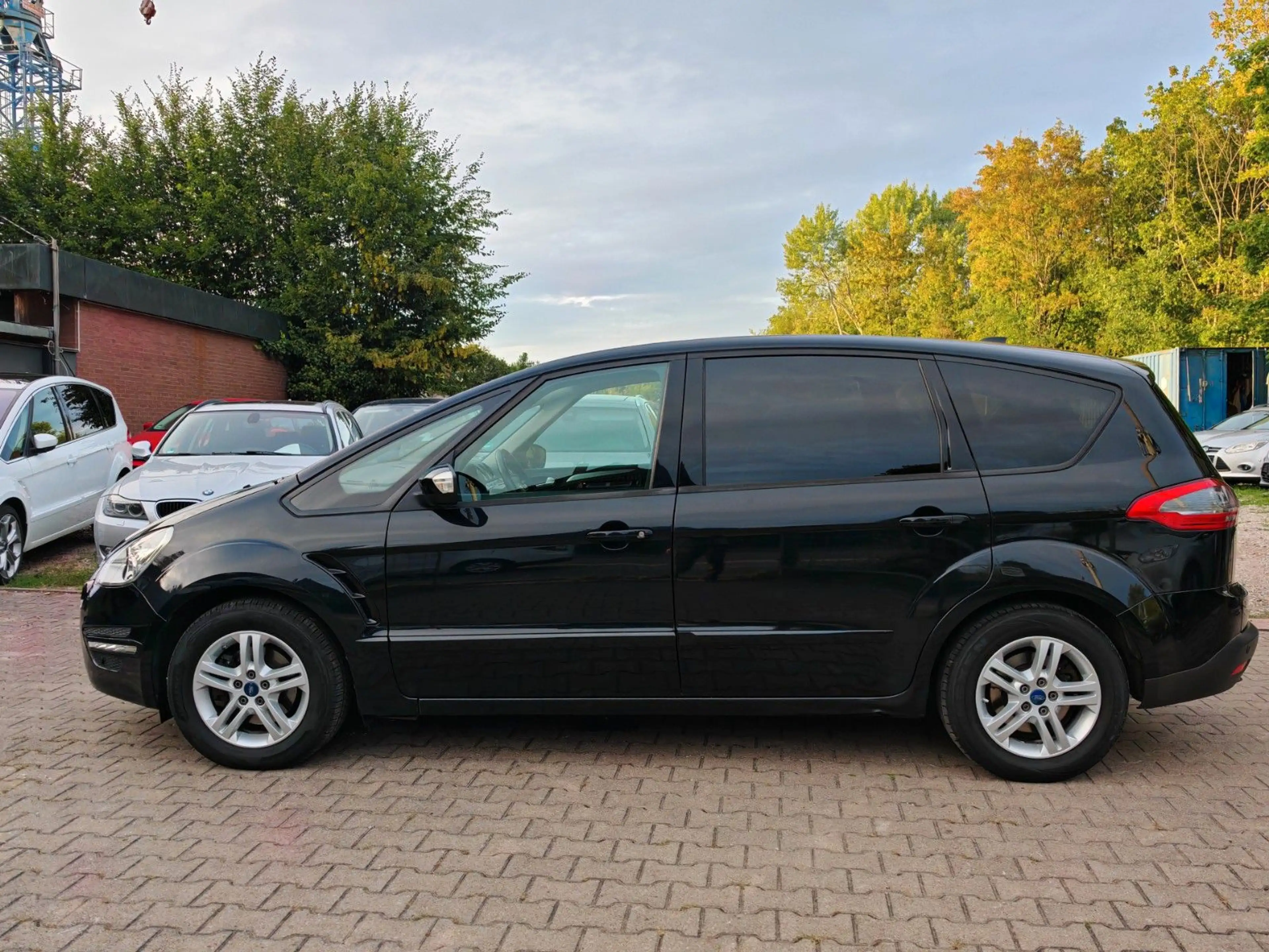 Ford S-Max Edition 2.0 TDCI 140 PS 7 Sitze  07.2027 — photo 2