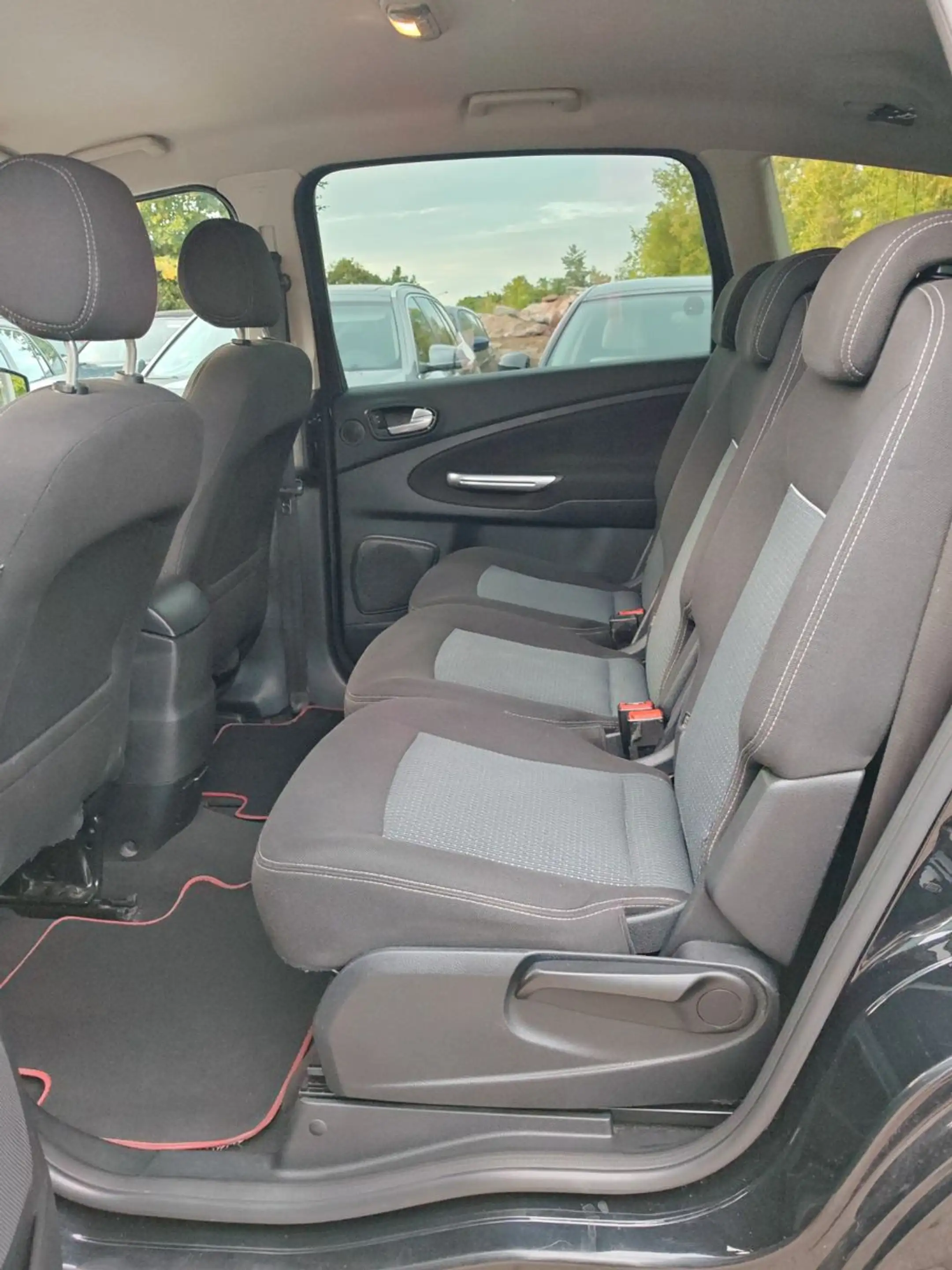 Ford S-Max Edition 2.0 TDCI 140 PS 7 Sitze  07.2027 — photo 13
