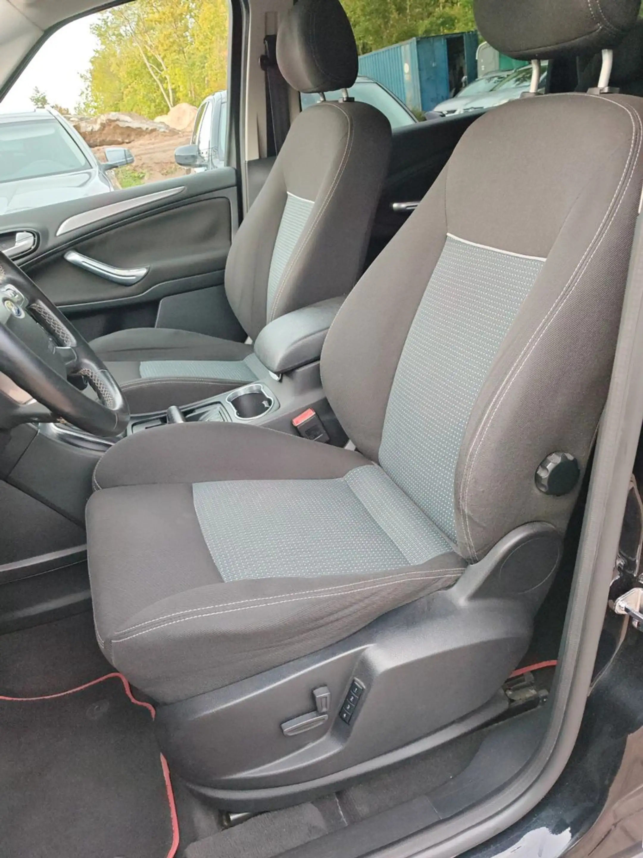 Ford S-Max Edition 2.0 TDCI 140 PS 7 Sitze  07.2027 — photo 12