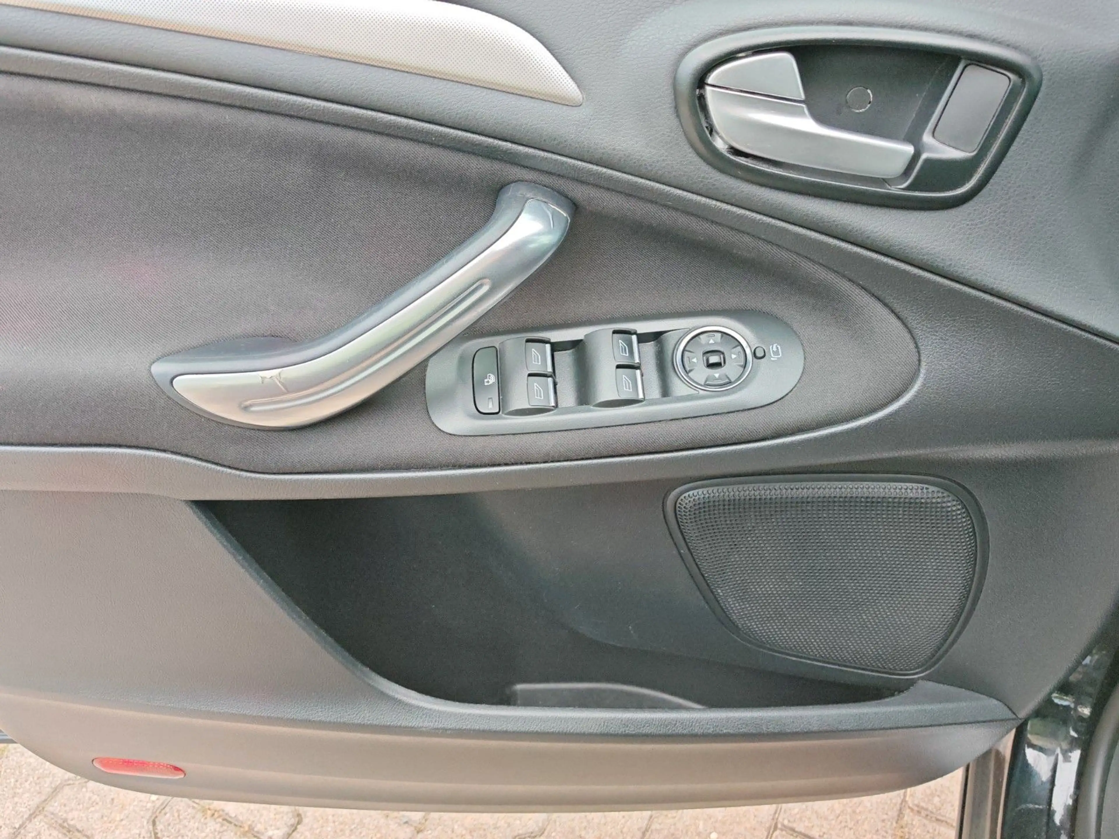 Ford S-Max Edition 2.0 TDCI 140 PS 7 Sitze  07.2027 — photo 14