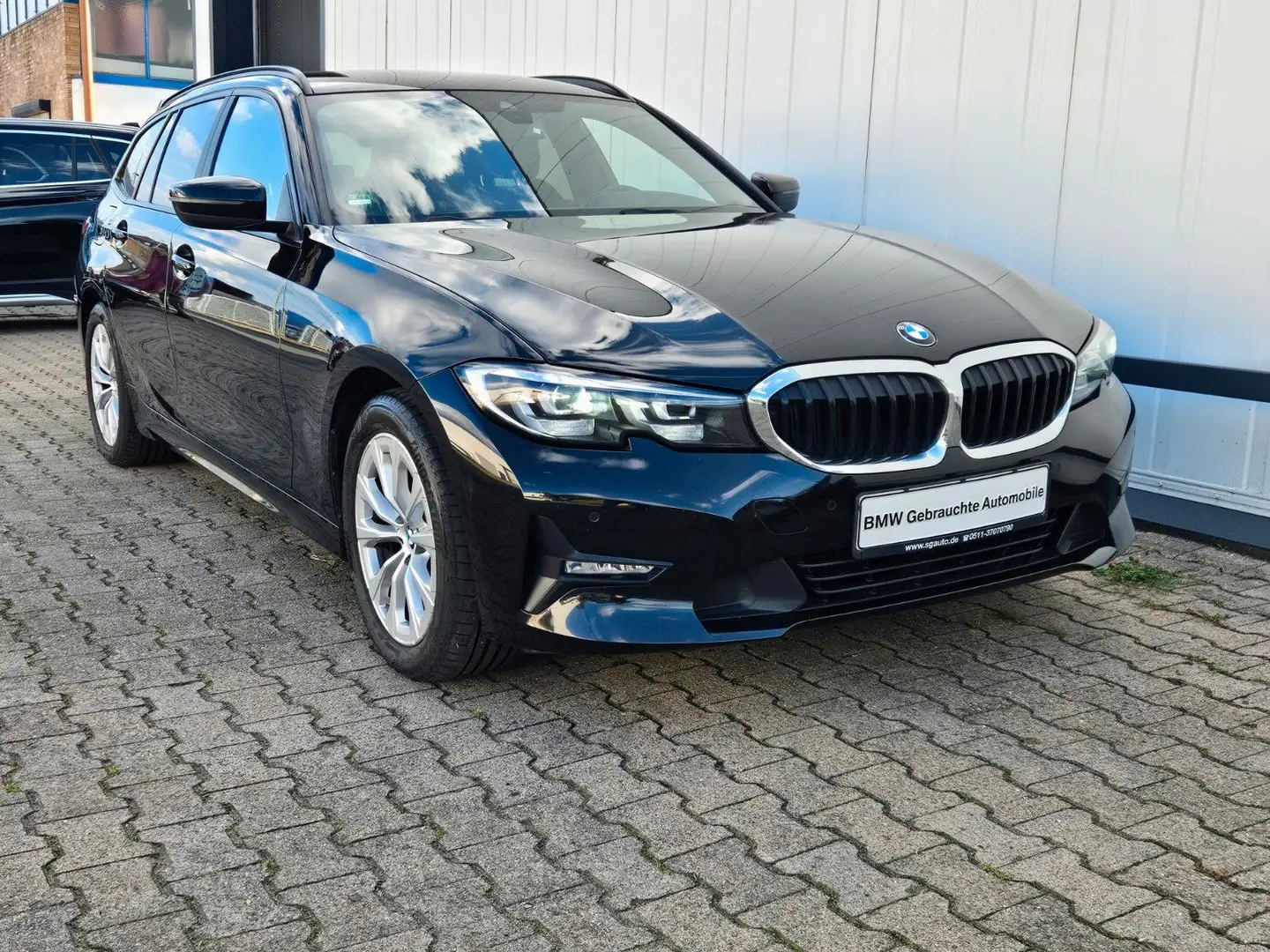 BMW 320 d xDrive*LCProf*LED Schwarz - 2