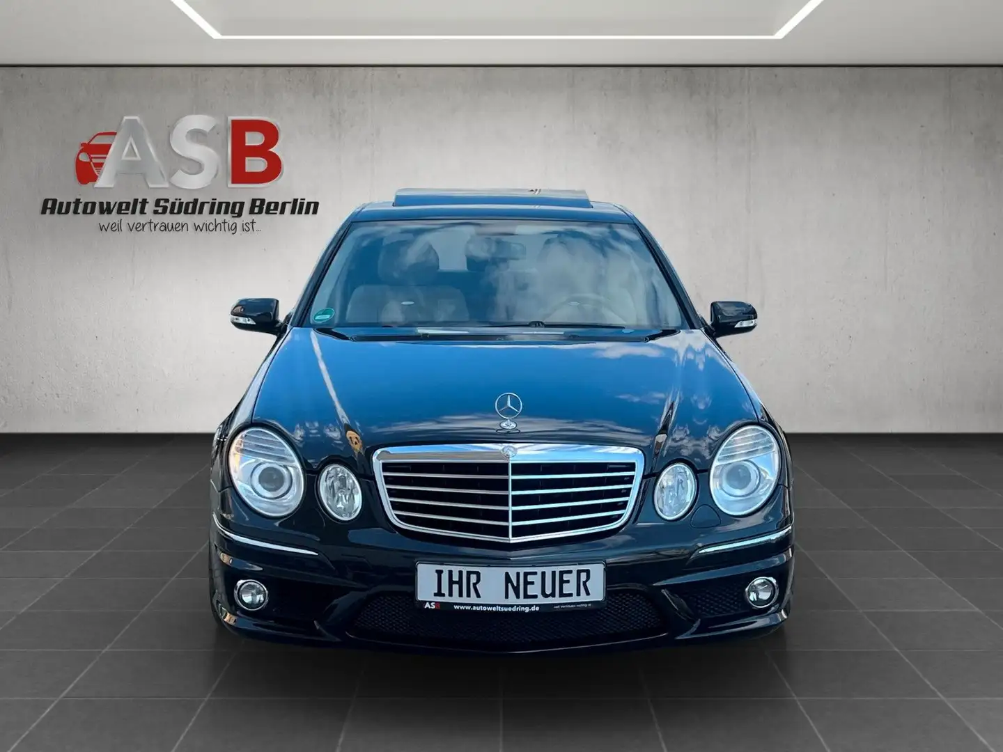 Mercedes-Benz E 63 AMG Lim. Schiebedach*Leder*Comand*Xenon* Schwarz - 2