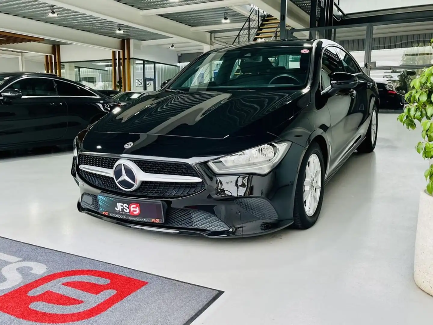 Mercedes-Benz CLA 180 Negro - 2
