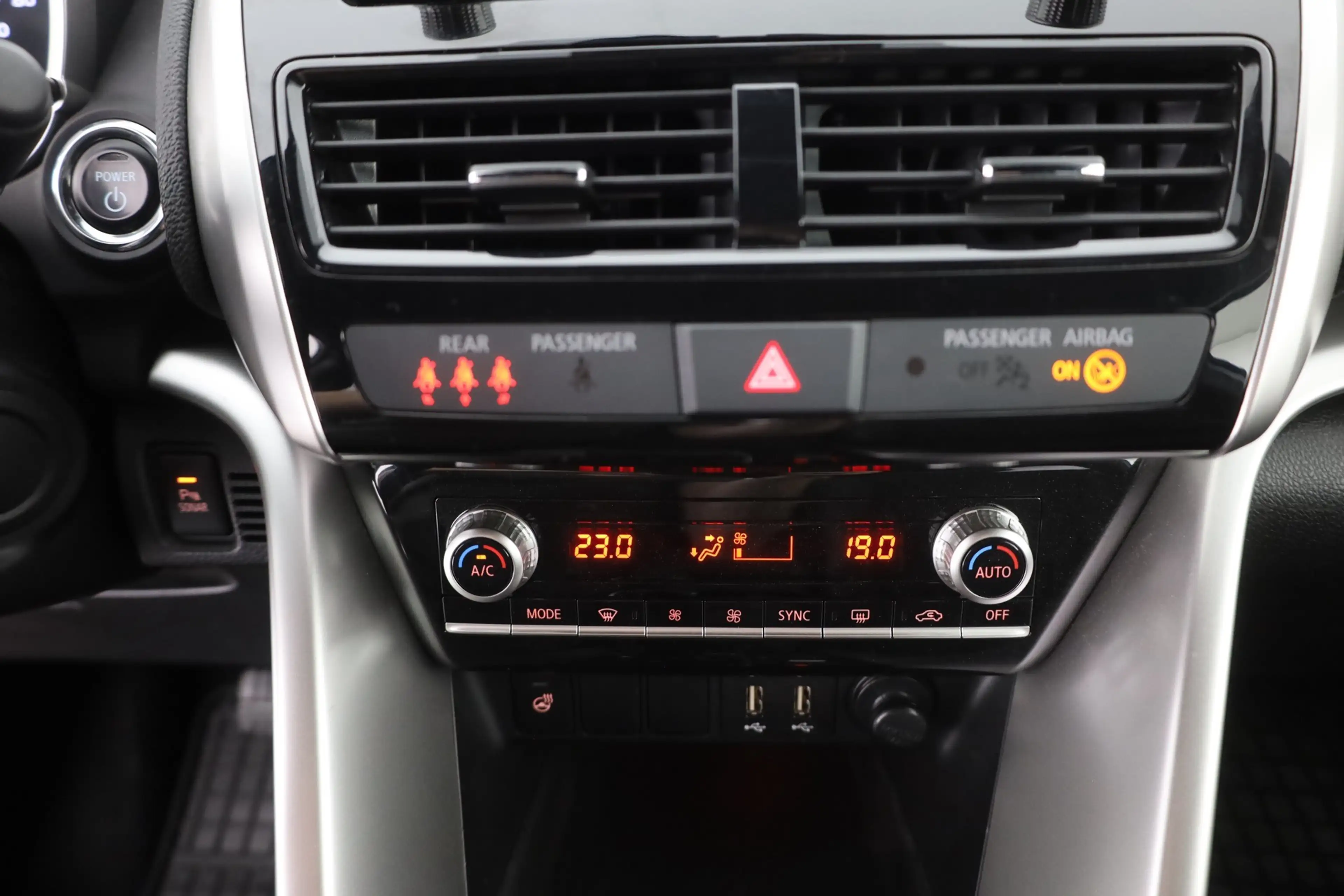 Mitsubishi Eclipse Cross 2.4 PHEV 4WD LED Navi 360° Head-Up — photo 12