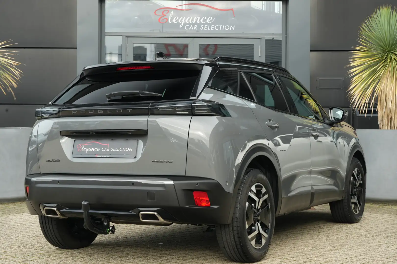 Peugeot 2008 1.2 Hybrid GT 136pk Camera/Trekhaak/Navigatie Grijs - 2