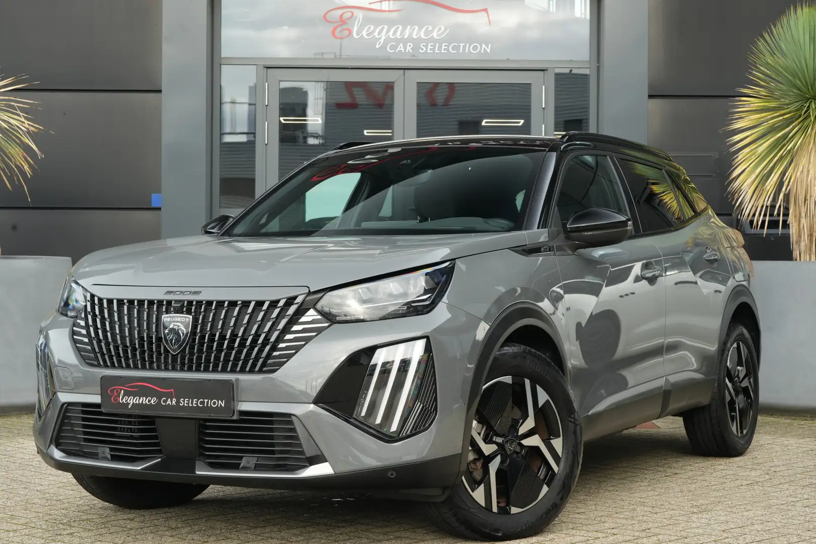 Peugeot 2008 1.2 Hybrid GT 136pk Camera/Trekhaak/Navigatie Grijs - 1