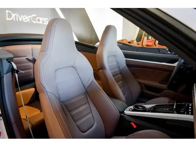 Porsche 911 view 10