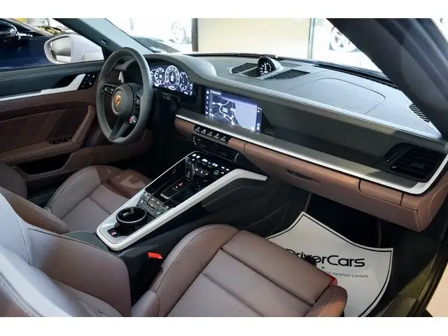 Porsche 911 view 6