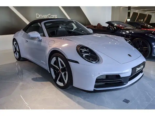 Porsche 911 view 3