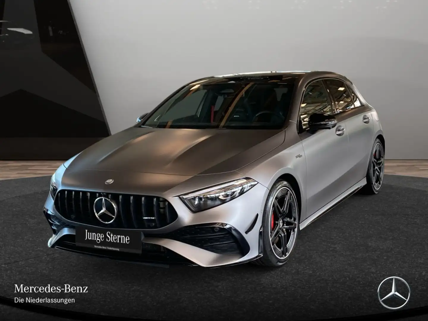 Mercedes-Benz A 35 AMG A 35 4M Kompakt AMG+PANO+360°+MULTIBEAM+BURMESTER Šedá - 2