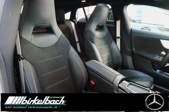 Mercedes-Benz Cla view 10