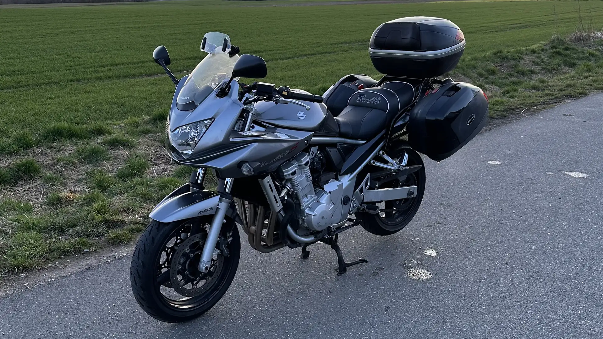 Suzuki GSF 650 SA Silber - 1