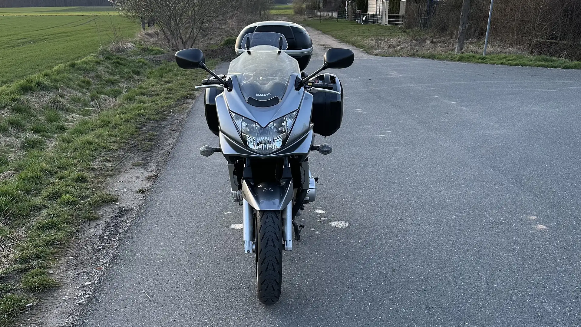 Suzuki GSF 650 SA Silber - 2