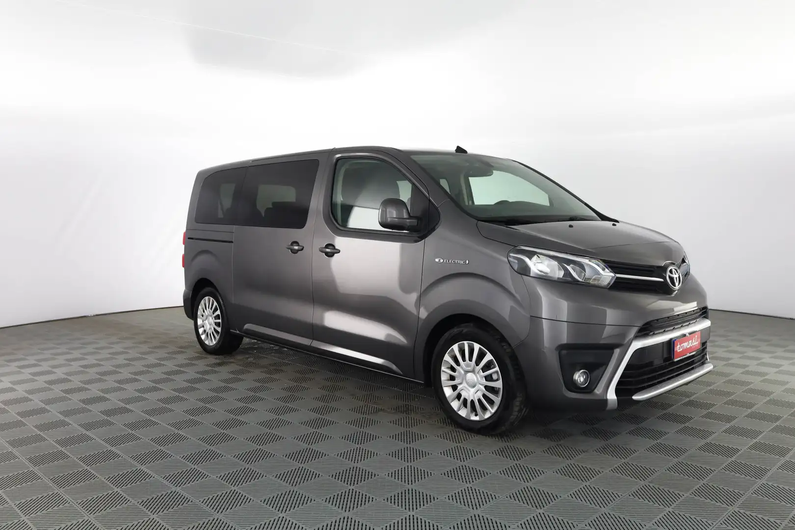 Toyota Proace Verso Electric 75 kWh L1 Medium D Lounge Šedá - 2