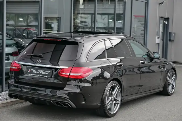 Mercedes-Benz C-Class view 4