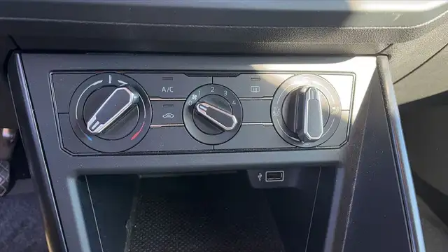 Volkswagen Polo view 27
