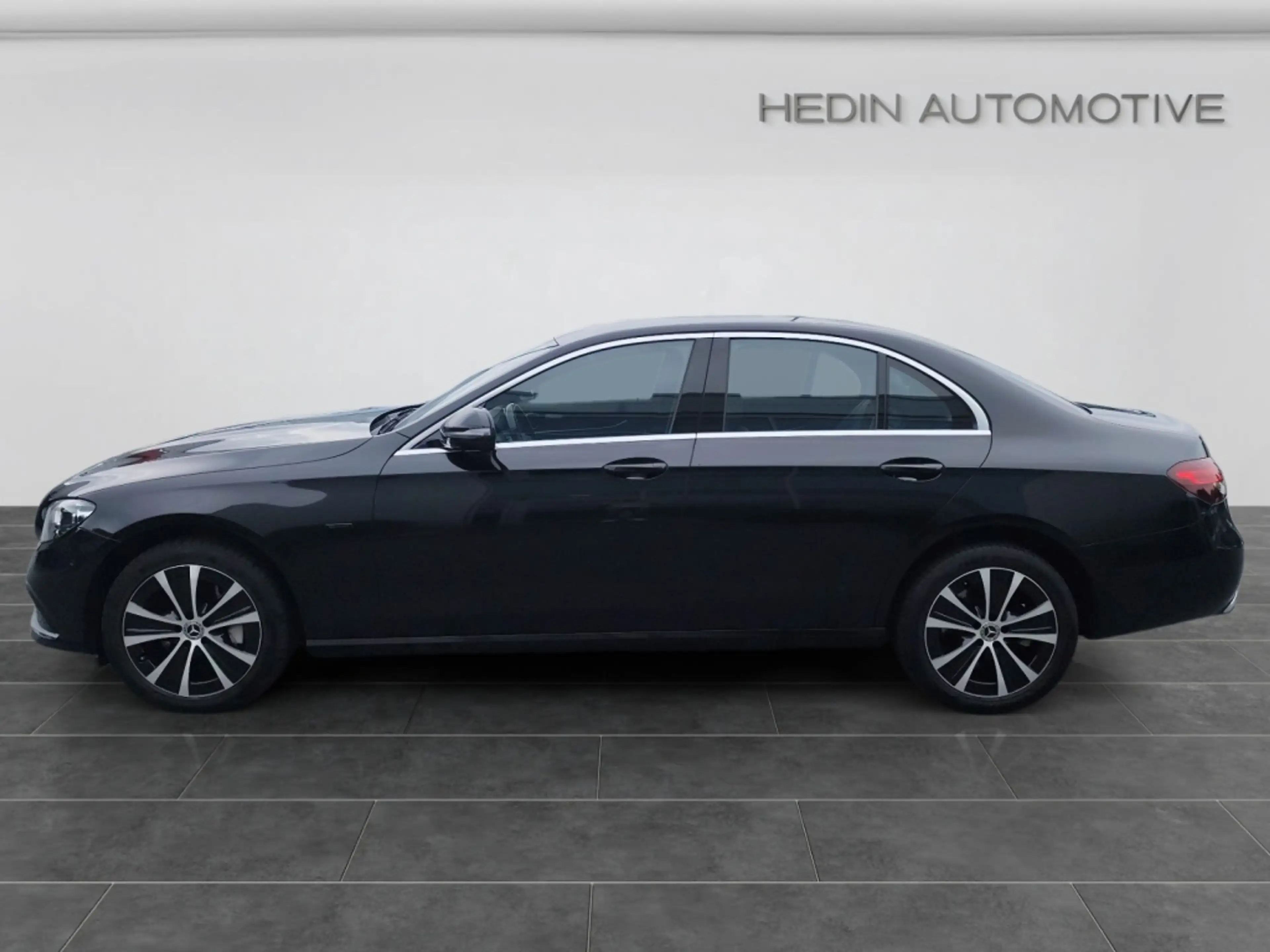 Mercedes-Benz E 300 de 4M Limousine AVANTGARDE|MBEAM|360°|DISTR — photo 3