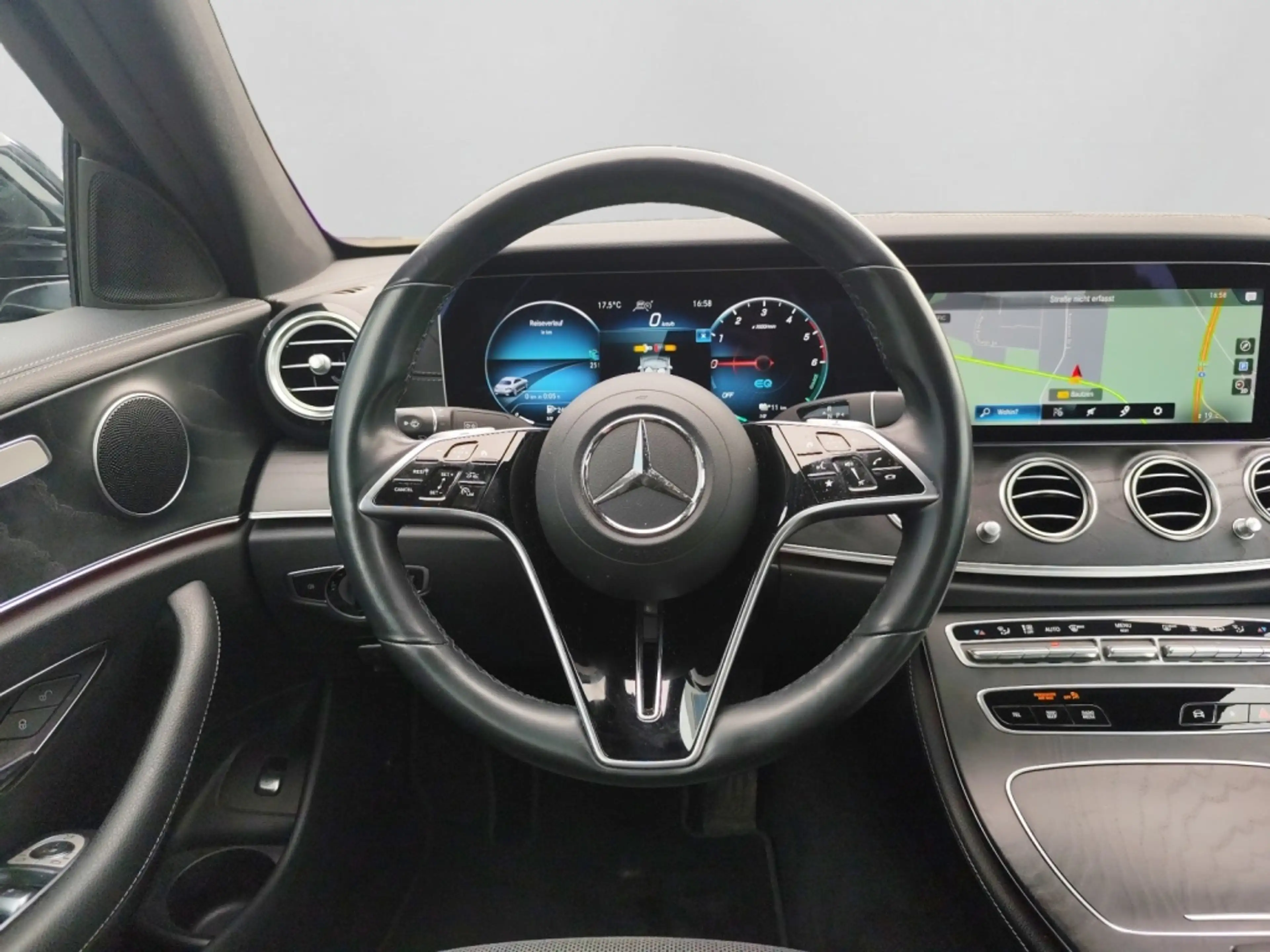 Mercedes-Benz E 300 de 4M Limousine AVANTGARDE|MBEAM|360°|DISTR — photo 13