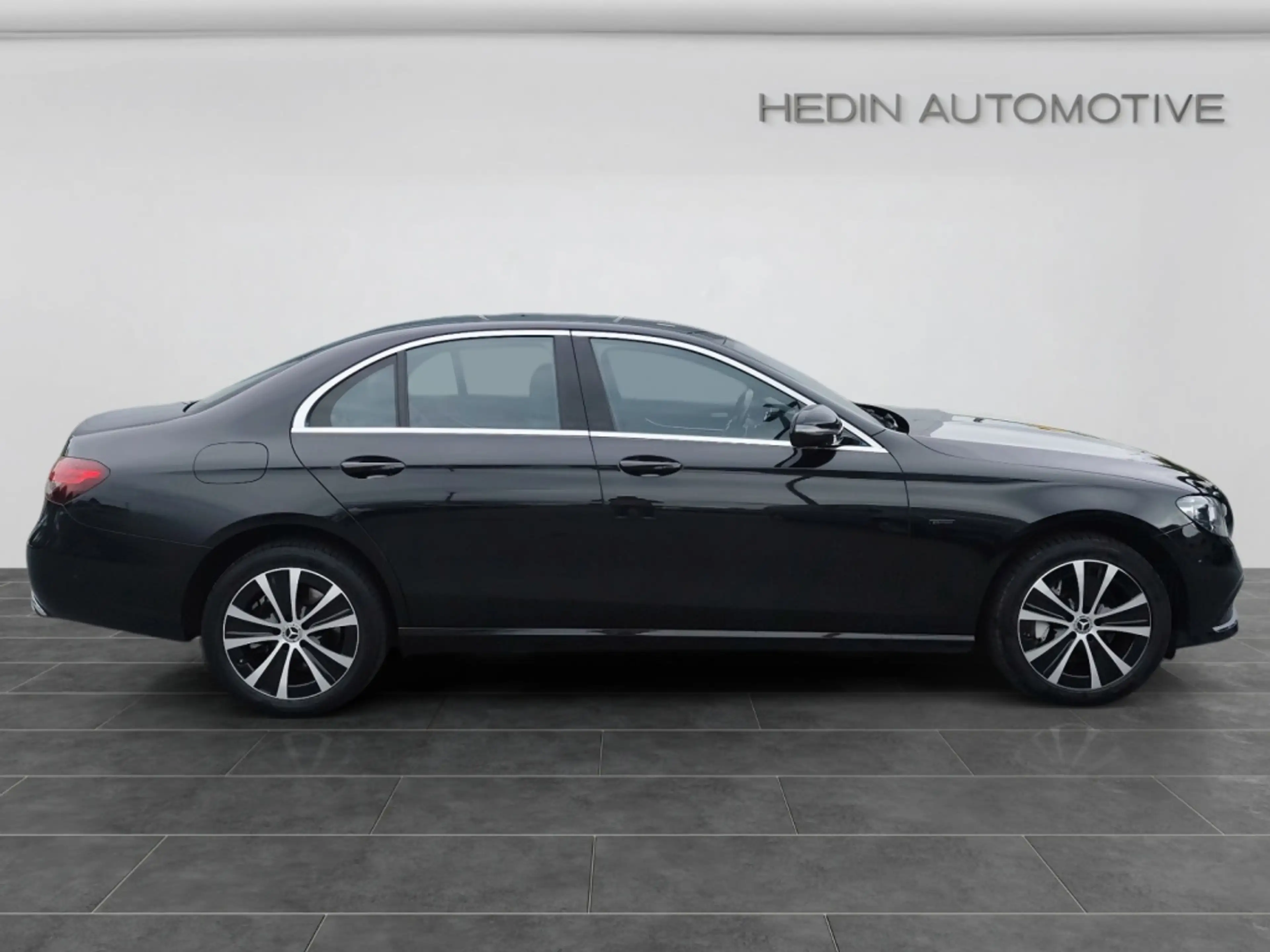 Mercedes-Benz E 300 de 4M Limousine AVANTGARDE|MBEAM|360°|DISTR — photo 7