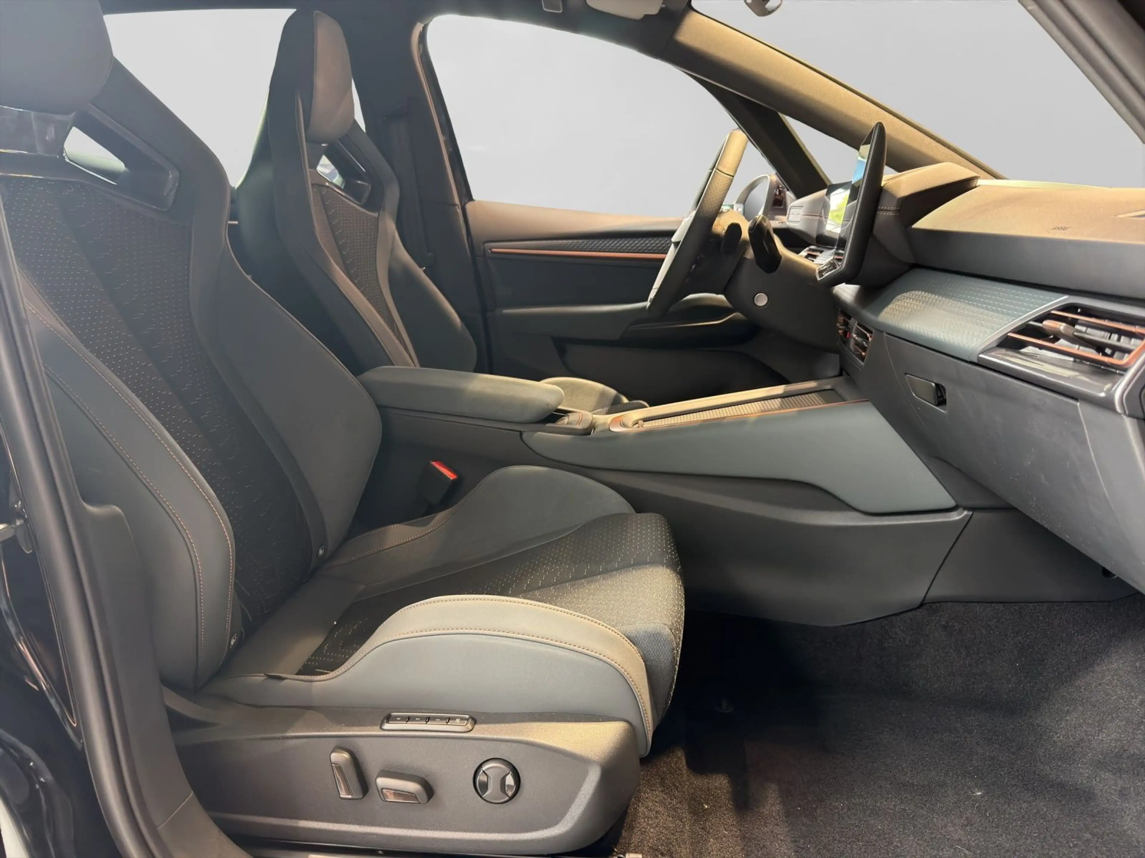 CUPRA Born VZ NAVI HuD STHZ LM20 CLIMA ACC DCC — photo 4
