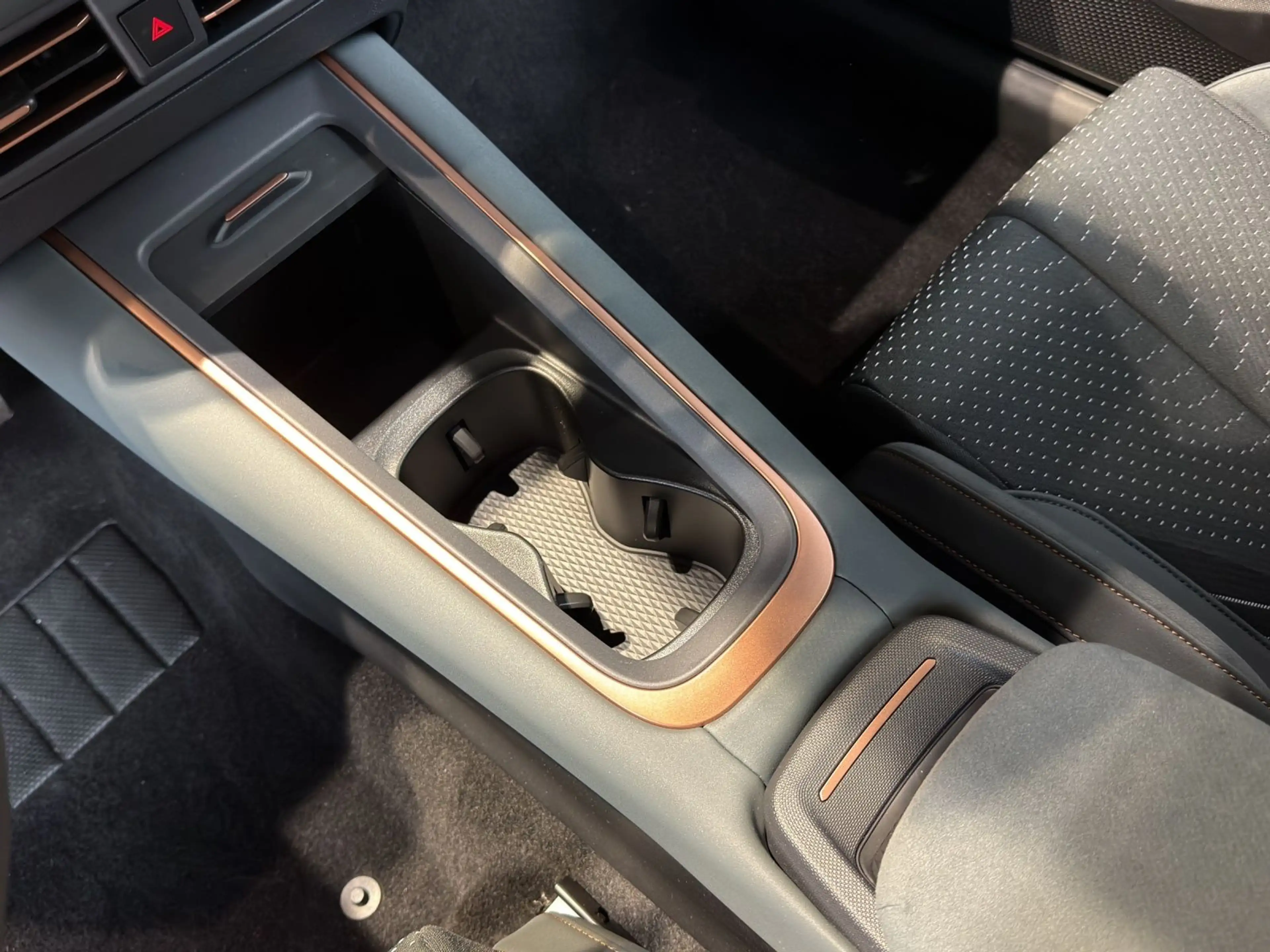CUPRA Born VZ NAVI HuD STHZ LM20 CLIMA ACC DCC — photo 11
