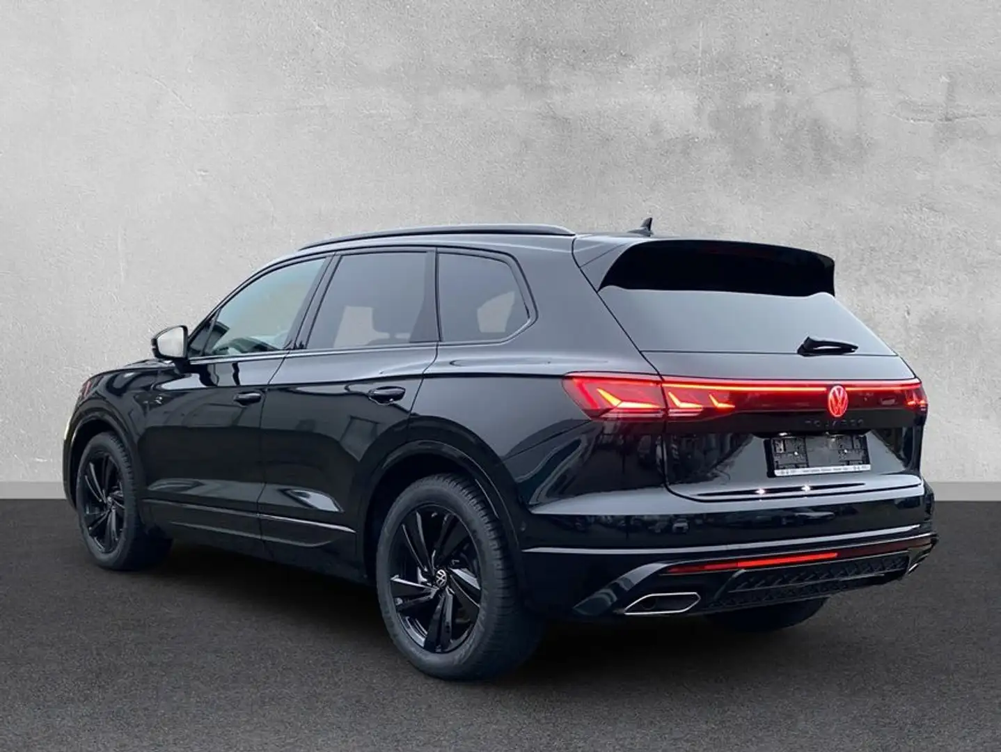 Volkswagen Touareg R-Line 3,0 TSI DSG V6 4Motion AHK Pano Schwarz - 2