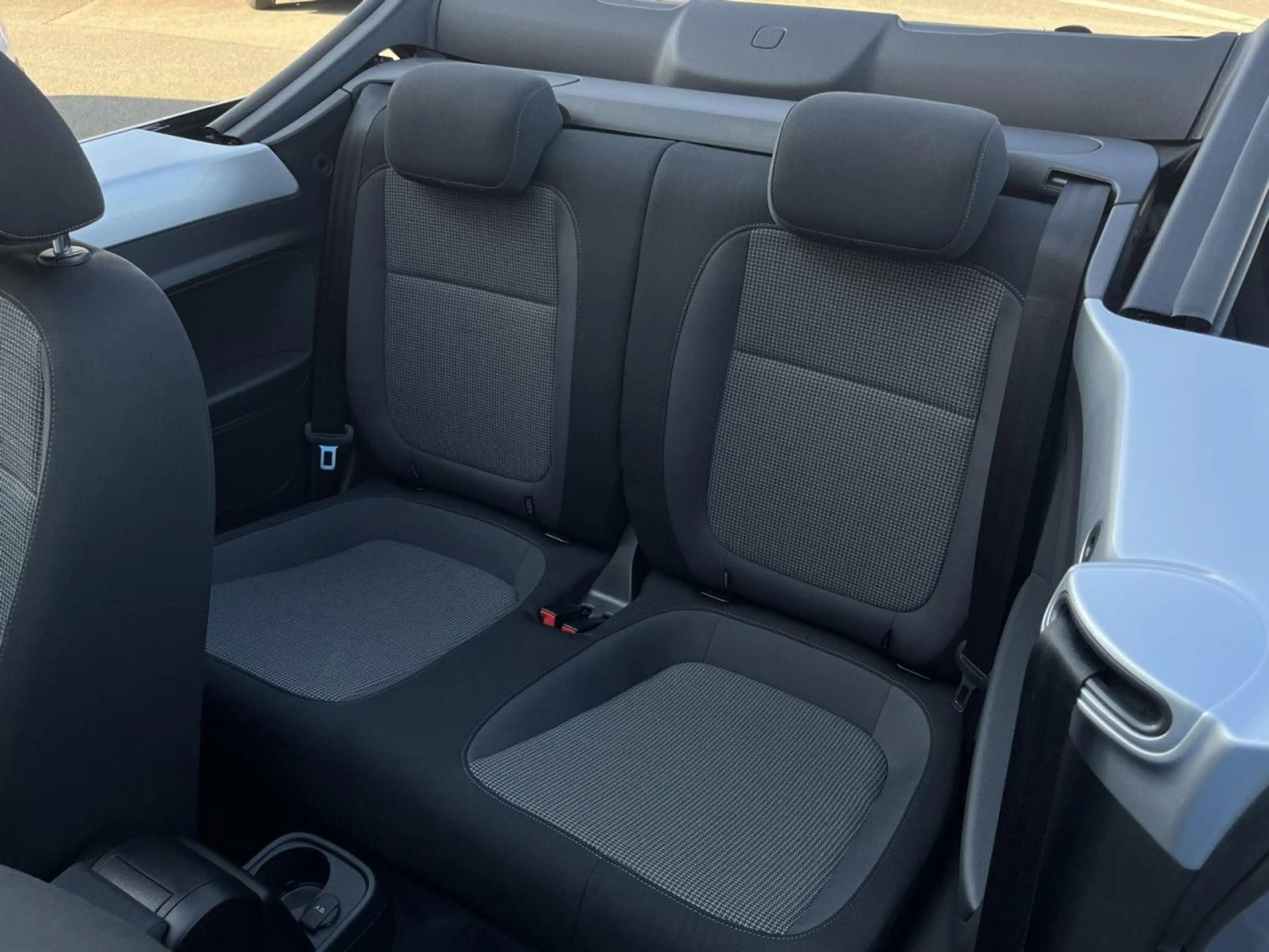 Volkswagen Beetle Cabrio 1,2 TSI DSG Cup Sitzheizung PDC — photo 13