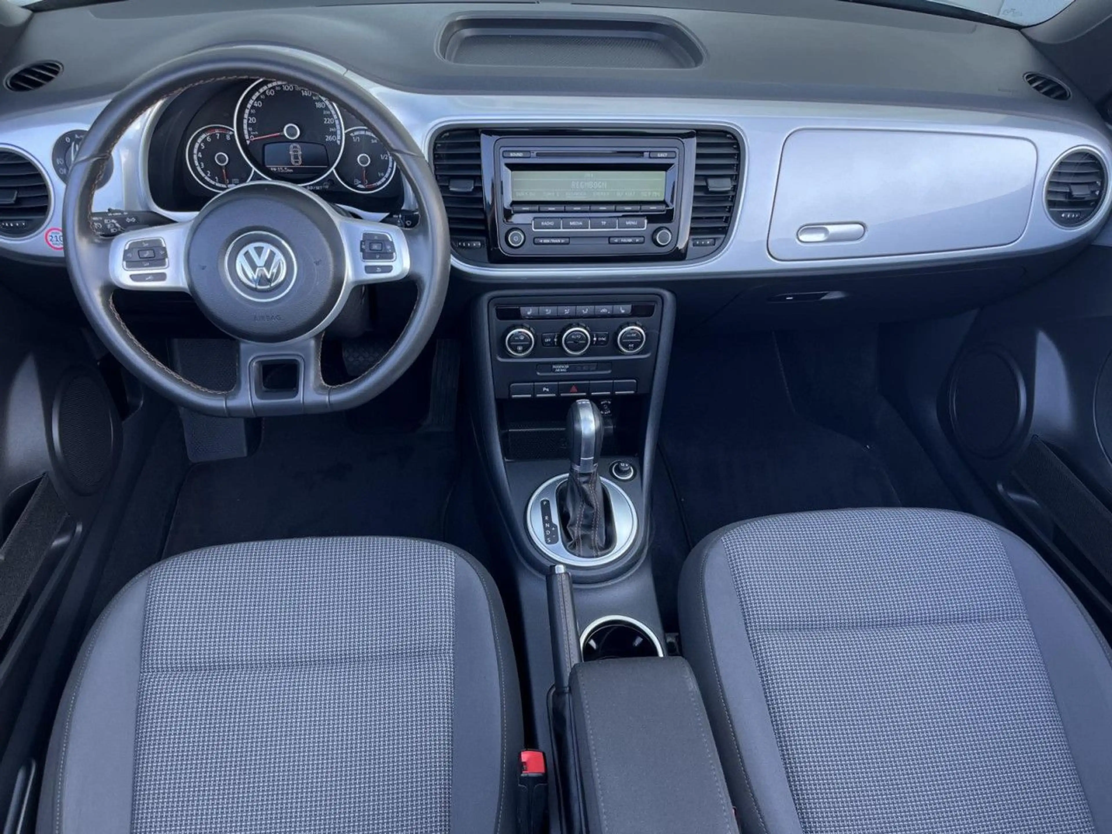 Volkswagen Beetle Cabrio 1,2 TSI DSG Cup Sitzheizung PDC — photo 6