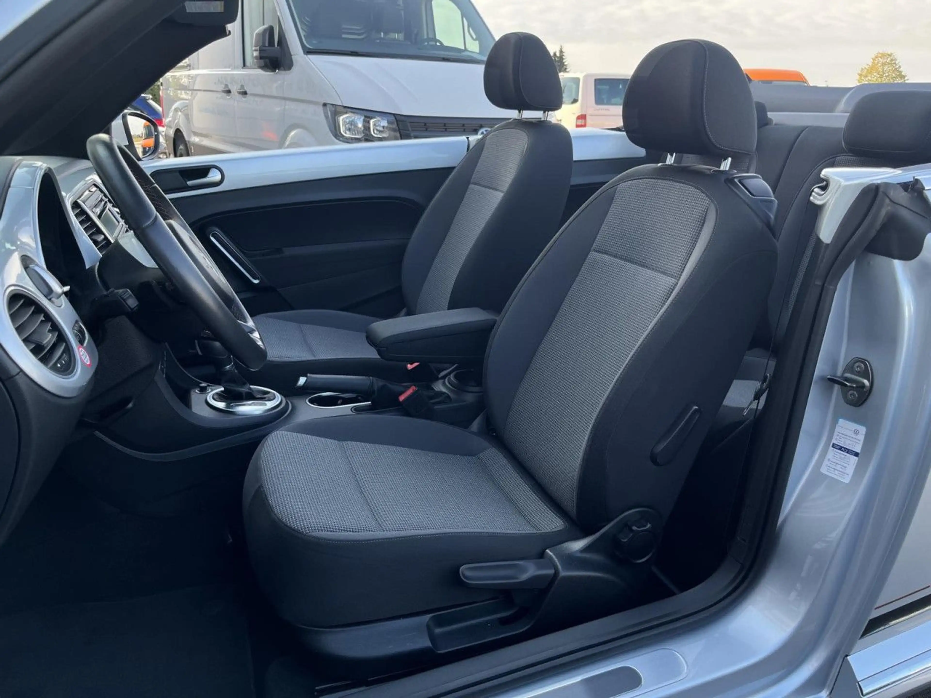 Volkswagen Beetle Cabrio 1,2 TSI DSG Cup Sitzheizung PDC — photo 12